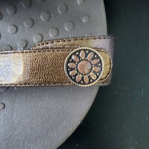 Vionic Sandals-Bronze "Cathy" Triple Strap-Adjustable-Excellent Pre-owned-9 US - Picture 7 of 12